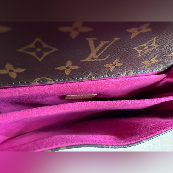 Limited Edition
Louis Vuitton Pochette Metis Patches Bag - Picture 8 of 8